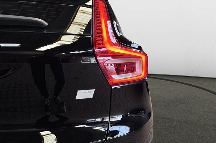 Sort Volvo XC40 fra 2023