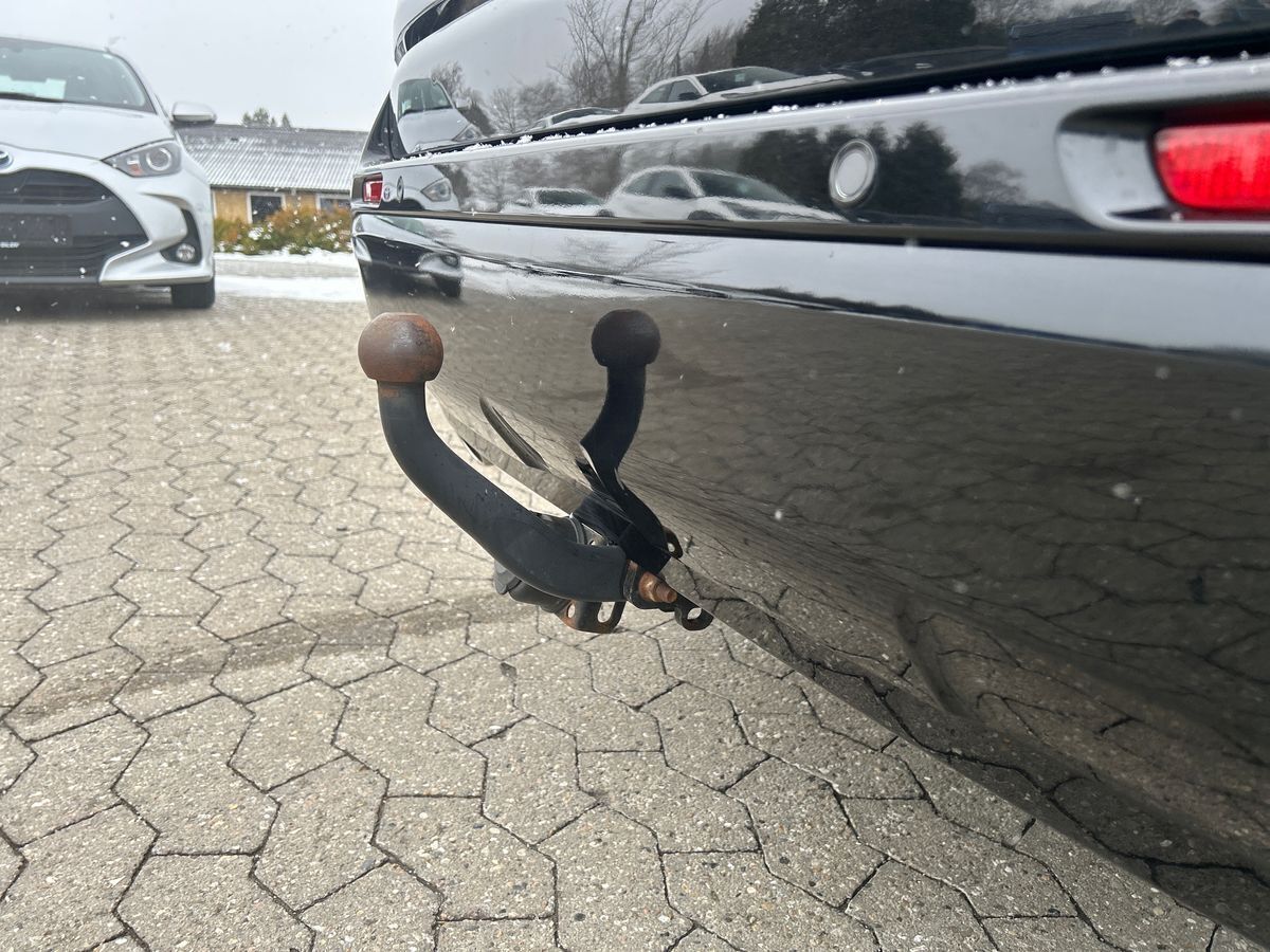 Sort Toyota RAV4 Plug-in fra 2021