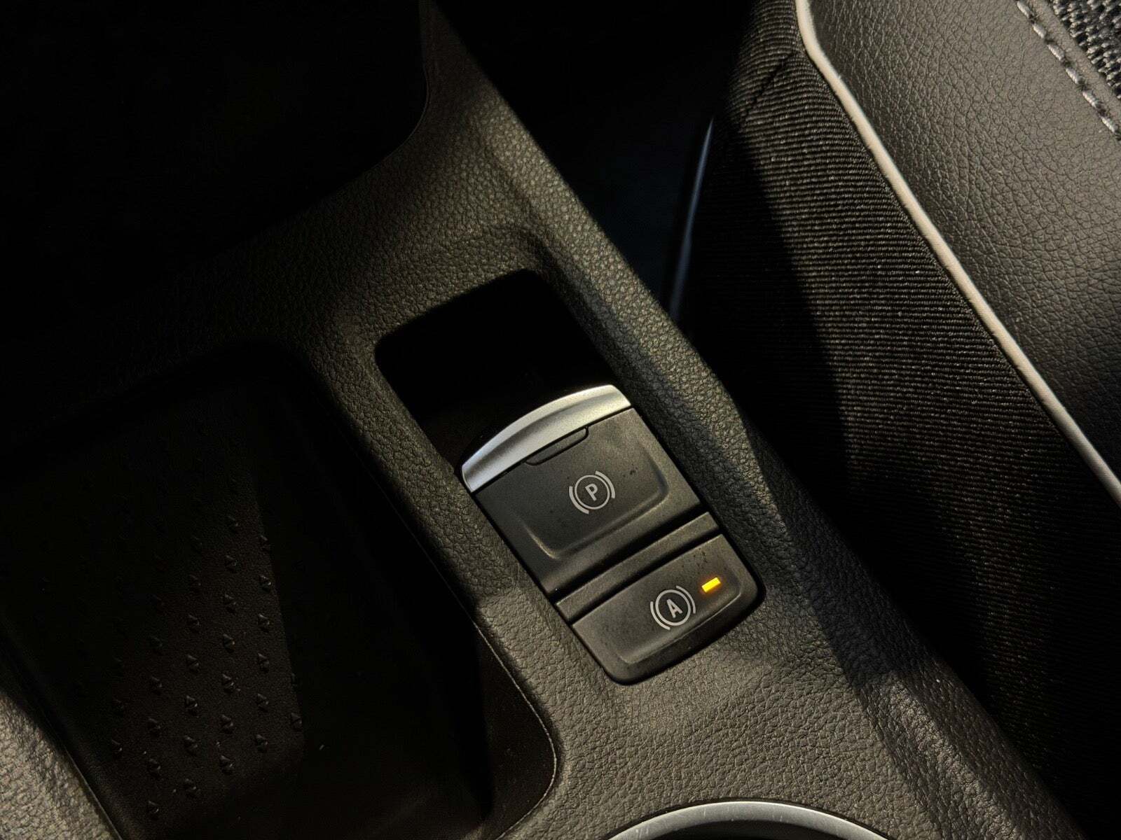 Blå Renault Clio V fra 2020