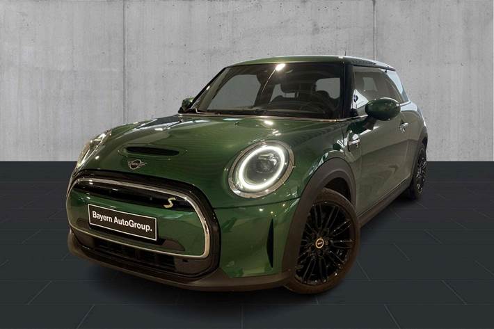 Grøn Mini Cooper SE fra 2022 set udefra