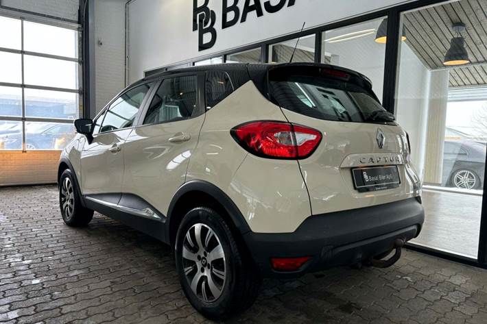 Beige Renault Captur fra 2015