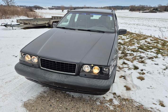 Grå Volvo 850 fra 1994 set udefra