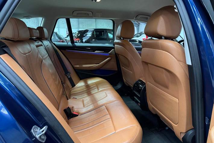 Blå BMW 520d fra 2020