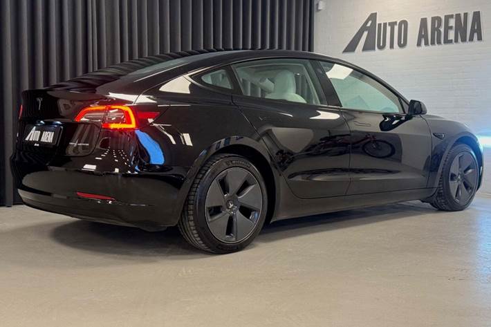 Sort Tesla Model 3 fra 2021