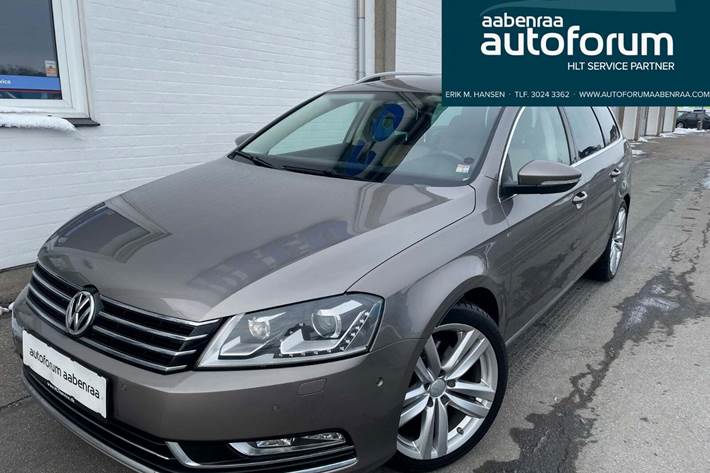 Brun VW Passat fra 2011 set udefra