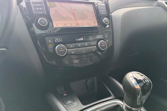 Grå Nissan Qashqai fra 2020