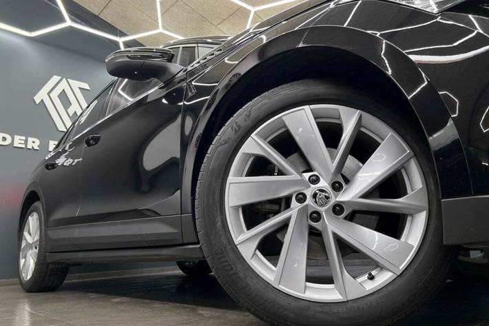 Sort Skoda Enyaq fra 2021