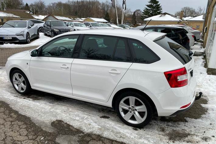 Hvid Skoda Rapid fra 2015