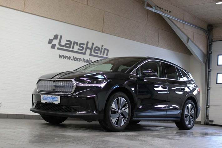 Sort Skoda Enyaq fra 2022 set udefra
