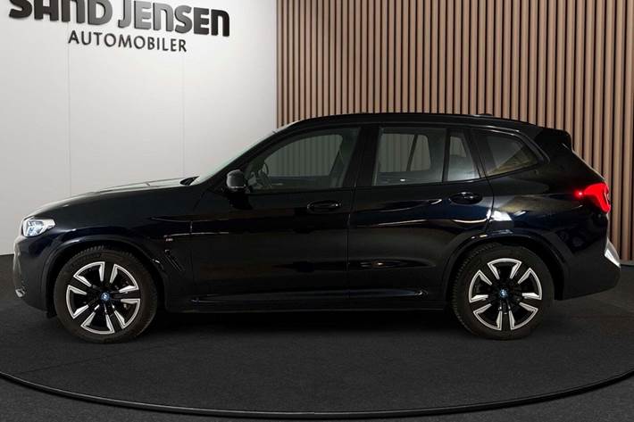 Sort BMW iX3 fra 2023