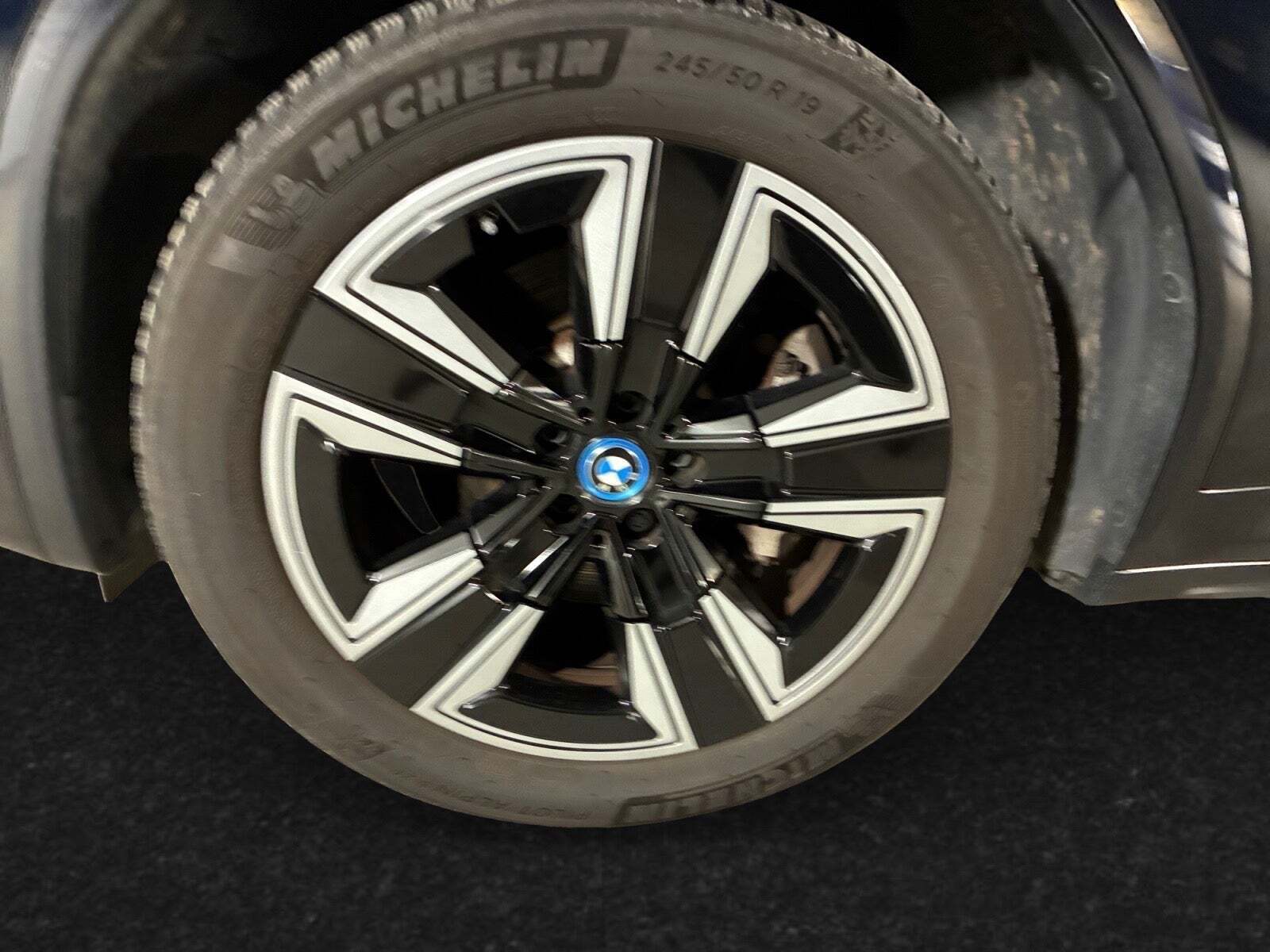 Sort BMW iX3 fra 2023