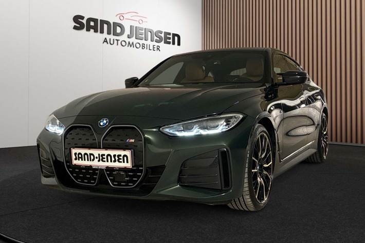 Grøn BMW i4 fra 2024 set udefra