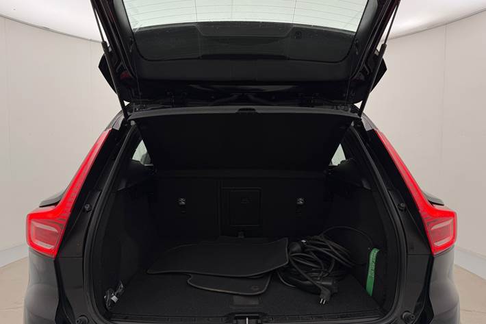 Sort Volvo XC40 fra 2022