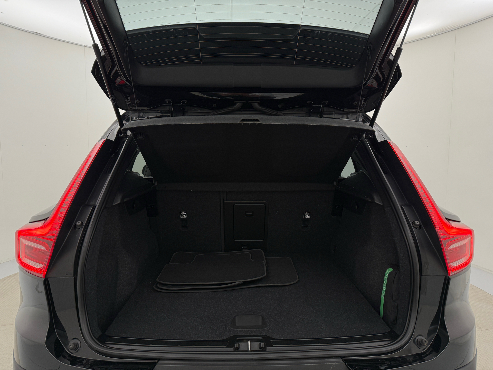 Sort Volvo XC40 fra 2022