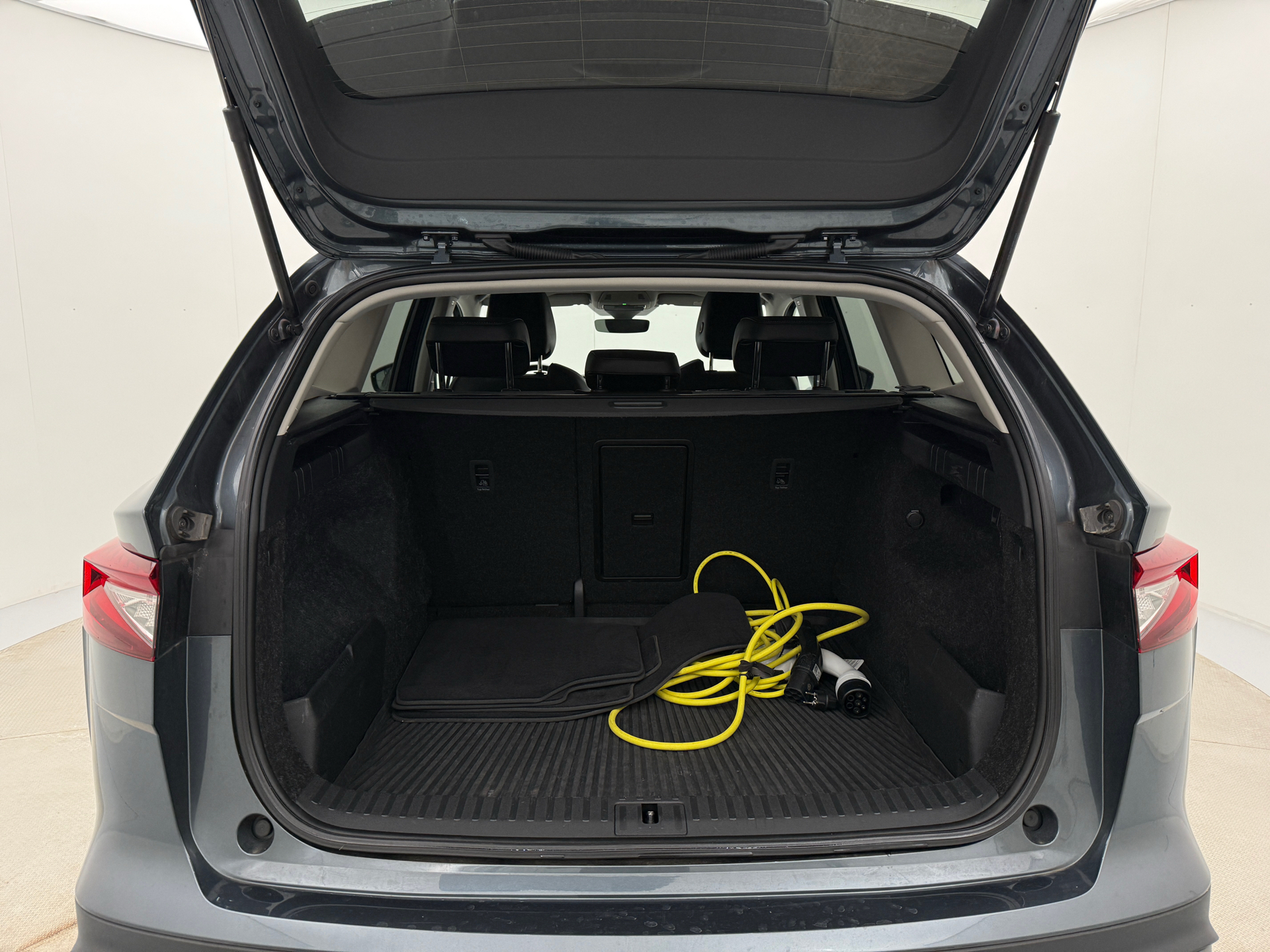 Grå Skoda Enyaq fra 2022