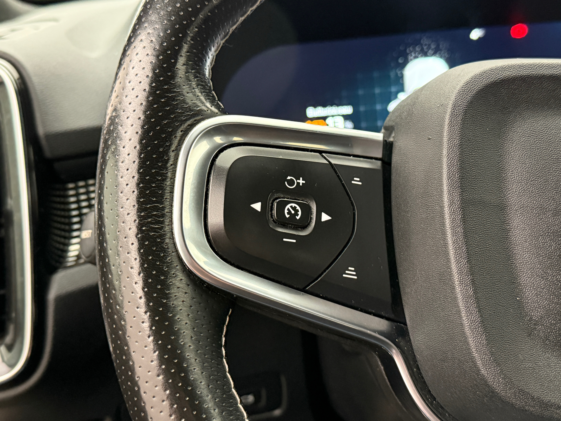 Volvo XC40 P8 Recharge Twin R-design AWD 408HK 5d Aut.