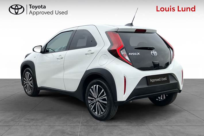 Hvid Toyota Aygo X fra 2025