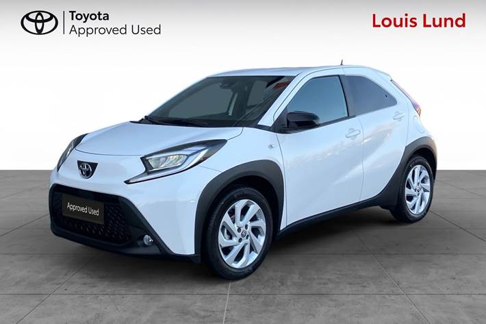 Hvid Toyota Aygo X fra 2025 set udefra
