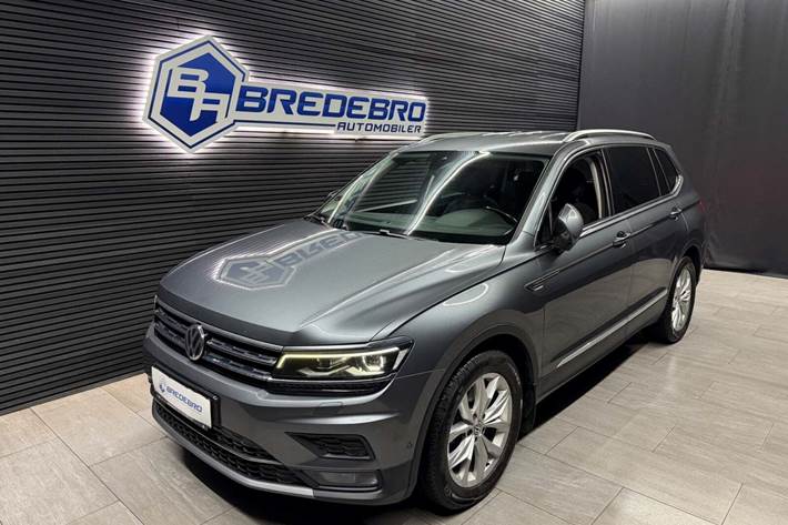 Grå VW Tiguan Allspace fra 2018 set udefra