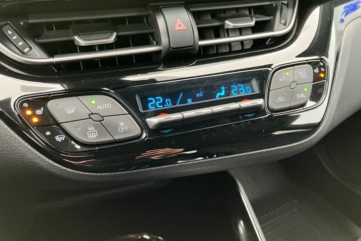Hvid Toyota C-HR fra 2018