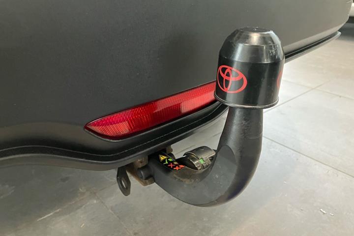 Hvid Toyota C-HR fra 2018