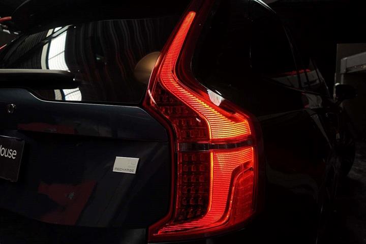 Blå Volvo XC90 fra 2023