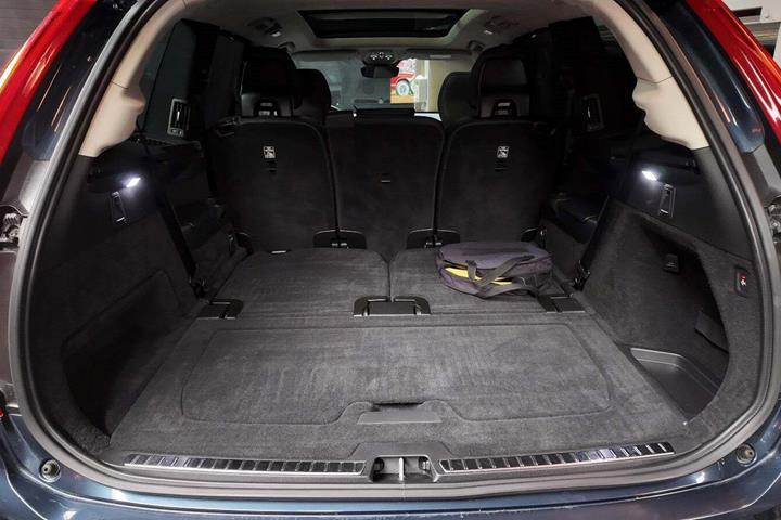 Blå Volvo XC90 fra 2023