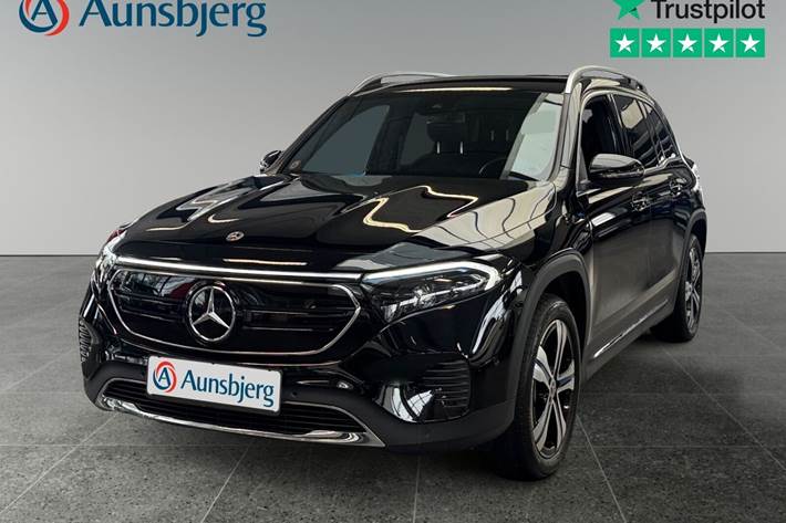 Sort Mercedes EQB250 fra 2022 set udefra