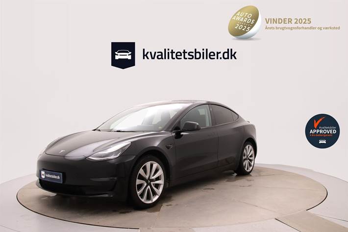 Sort Tesla Model 3 fra 2019 set udefra