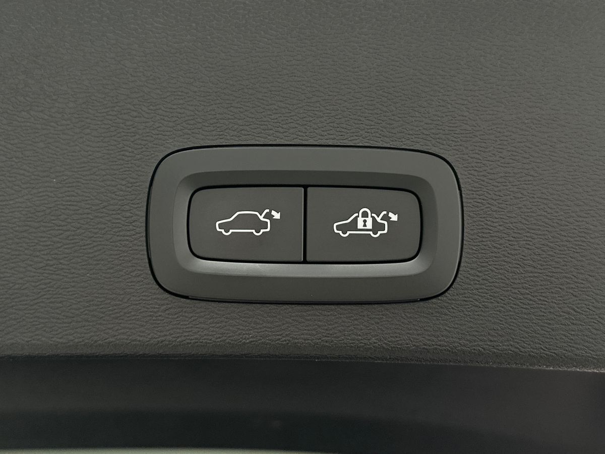 Hvid Volvo XC40 fra 2023