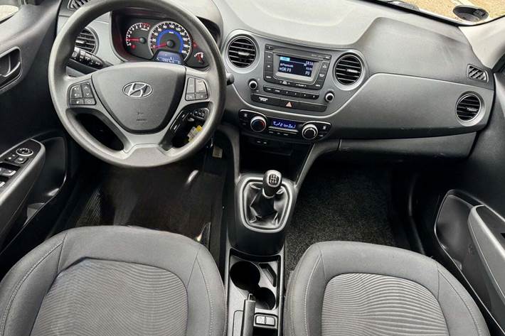 Hvid Hyundai i10 fra 2017