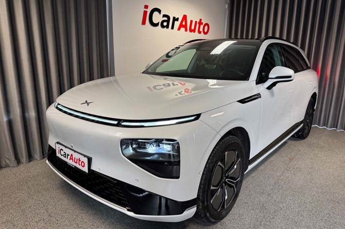 Hvid Xpeng G9 fra 2024 set udefra