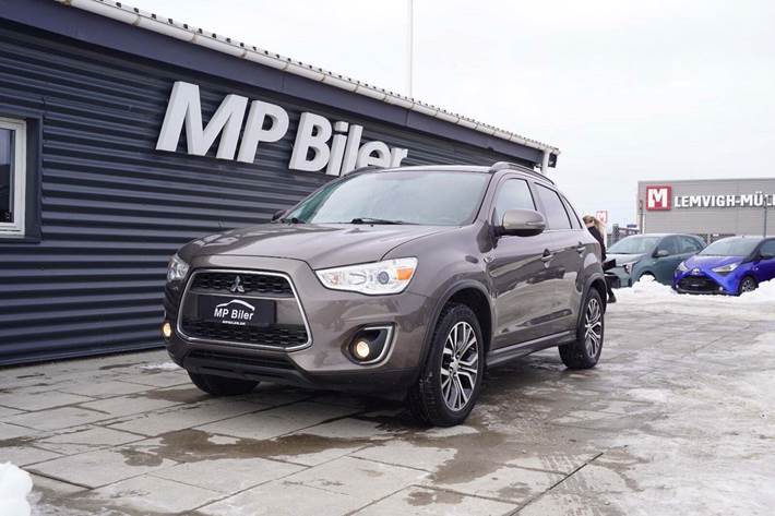 Brun Mitsubishi ASX fra 2016 set udefra
