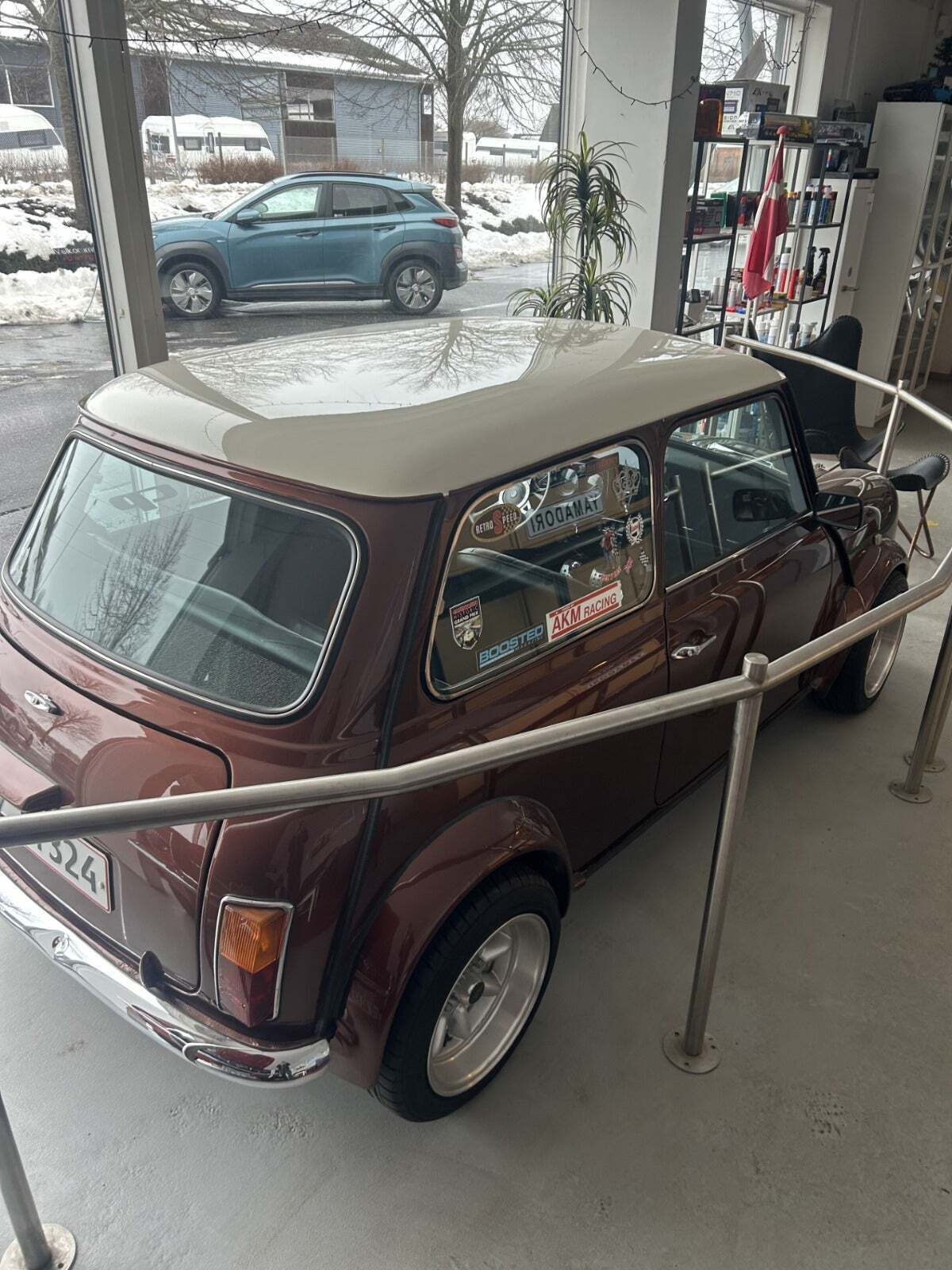 Brun Mini Cooper fra 1991