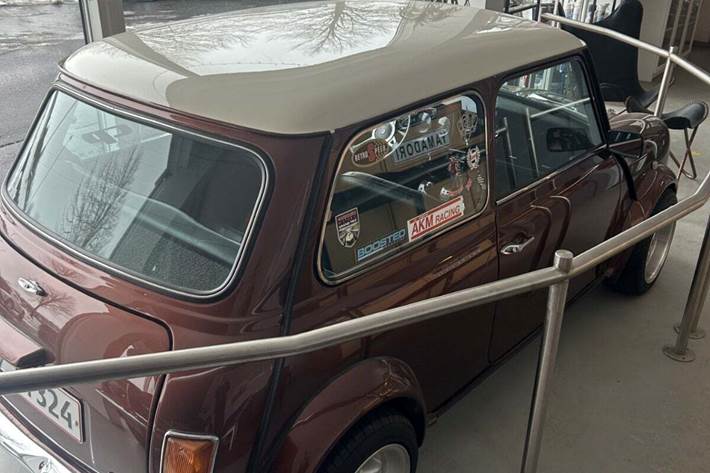 Brun Mini Cooper fra 1991