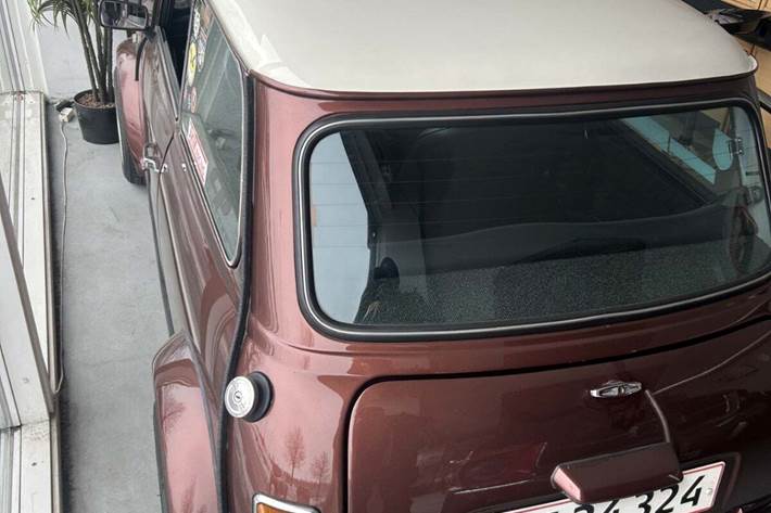 Brun Mini Cooper fra 1991