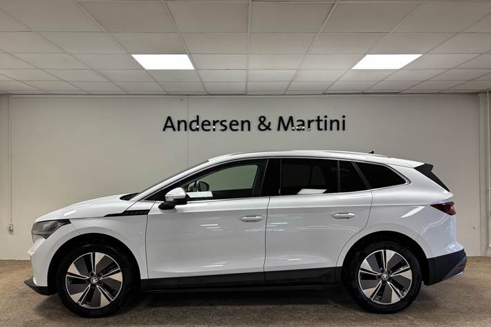 Hvid Skoda Enyaq fra 2023