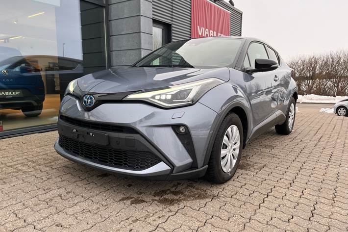 Sølv Toyota C-HR fra 2022 set udefra