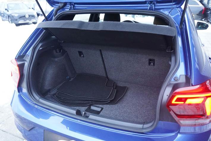 Blå VW Polo fra 2021