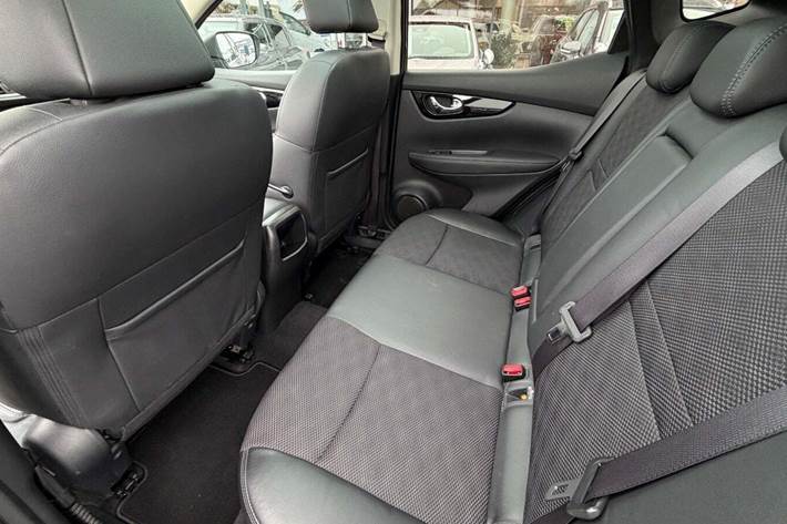 Grå Nissan Qashqai fra 2017