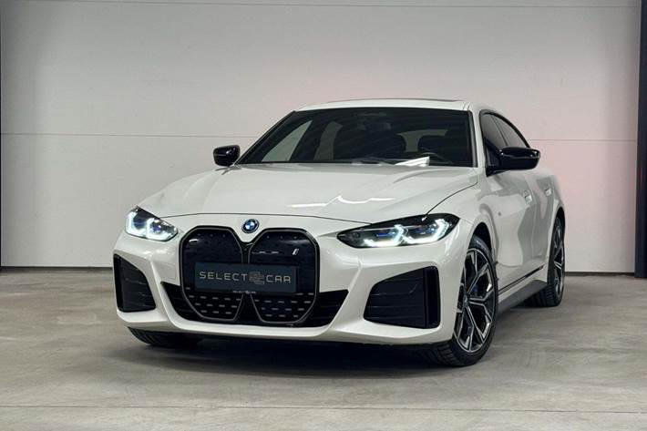 Hvid BMW i4 fra 2024 set udefra