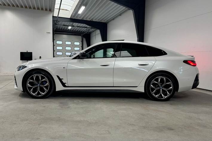 Hvid BMW i4 fra 2024