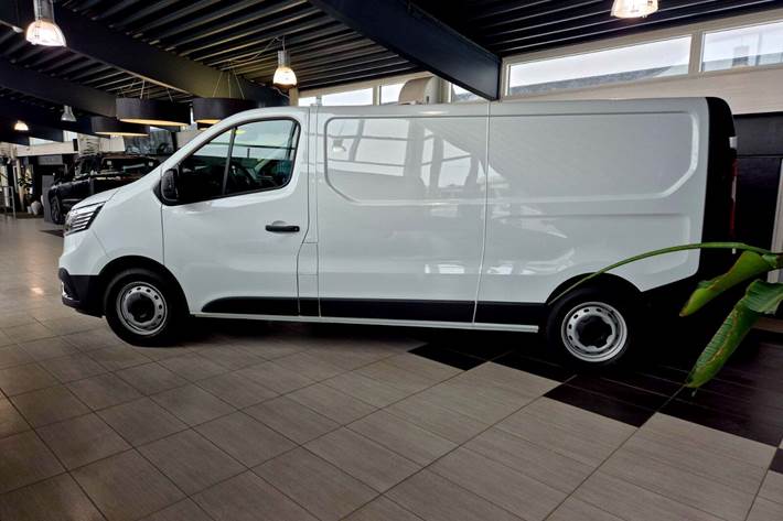 Hvid Renault Trafic fra 2025