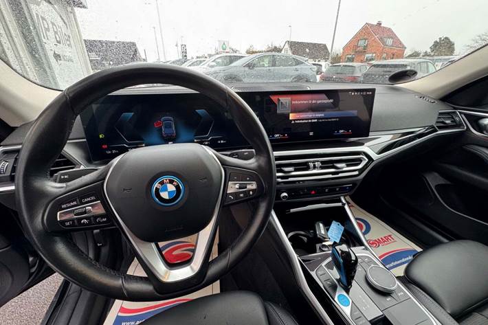 Sort BMW i4 fra 2023
