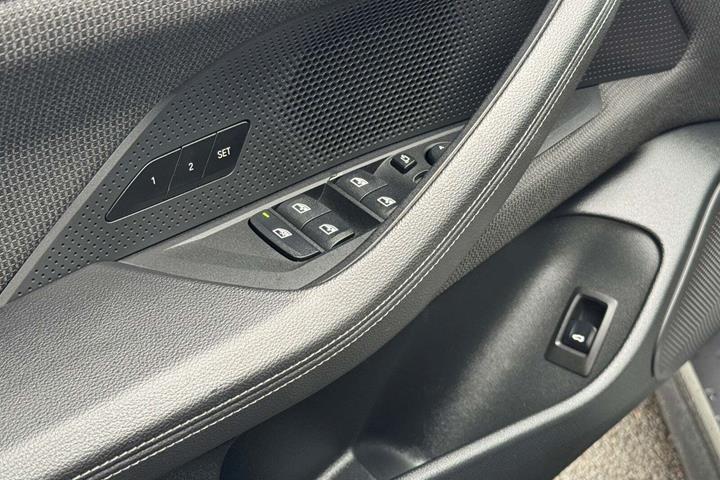Sort BMW i4 fra 2023