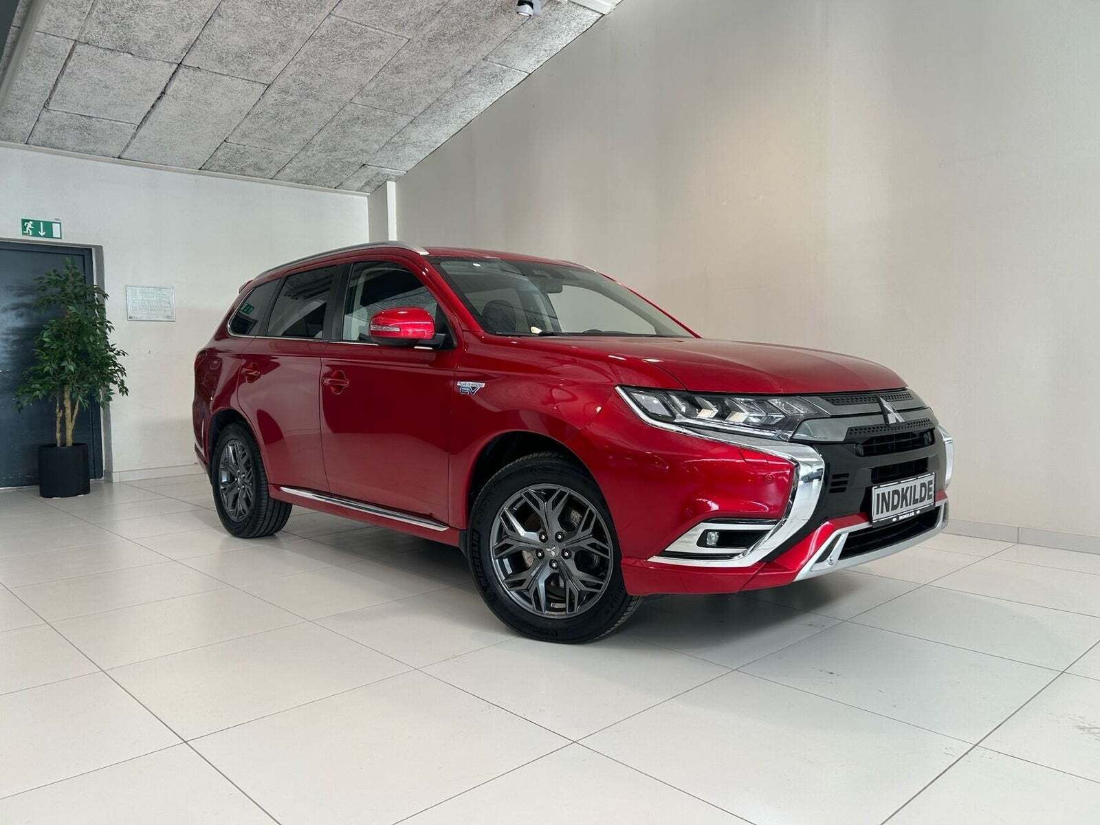 Mitsubishi Outlander 2,4 PHEV Intense CVT 4WD