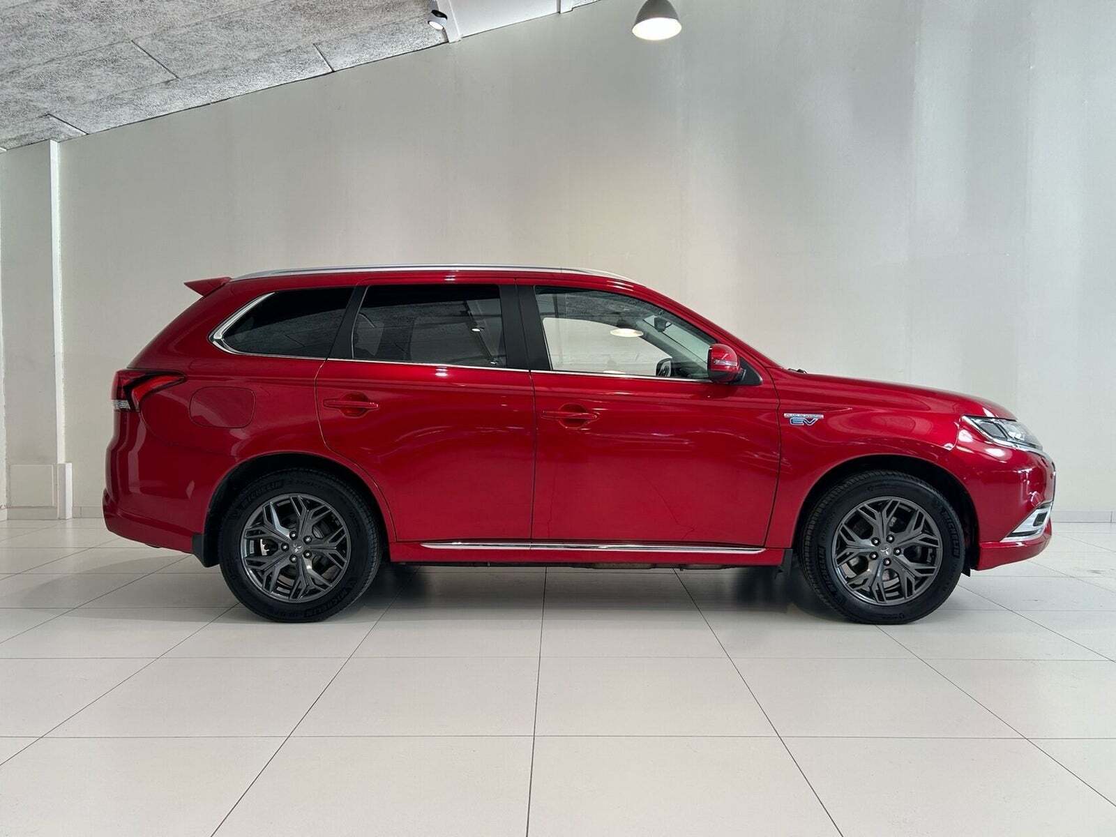 Mitsubishi Outlander 2,4 PHEV Intense CVT 4WD