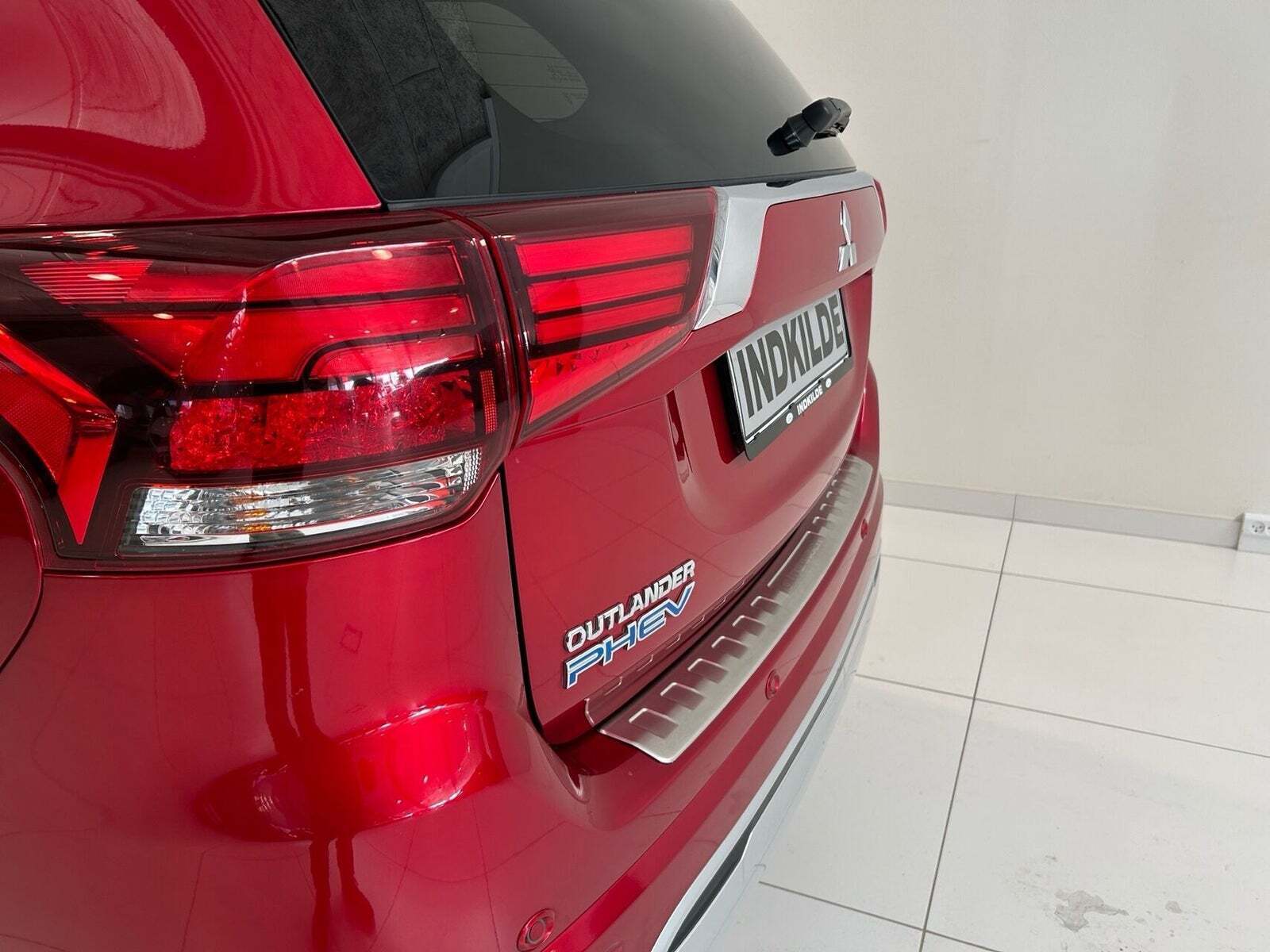 Rød Mitsubishi Outlander fra 2020