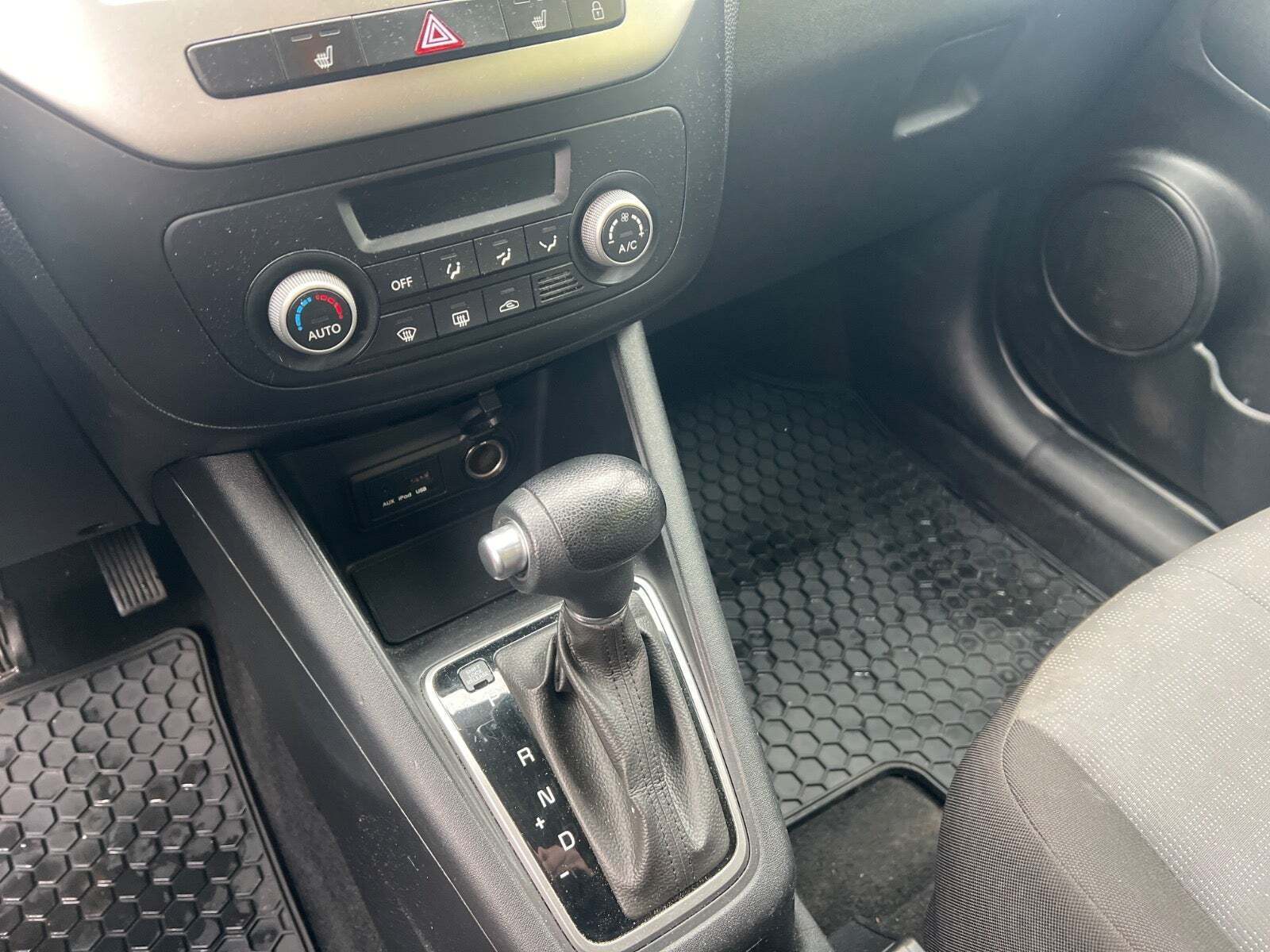 Grå Kia Venga fra 2016