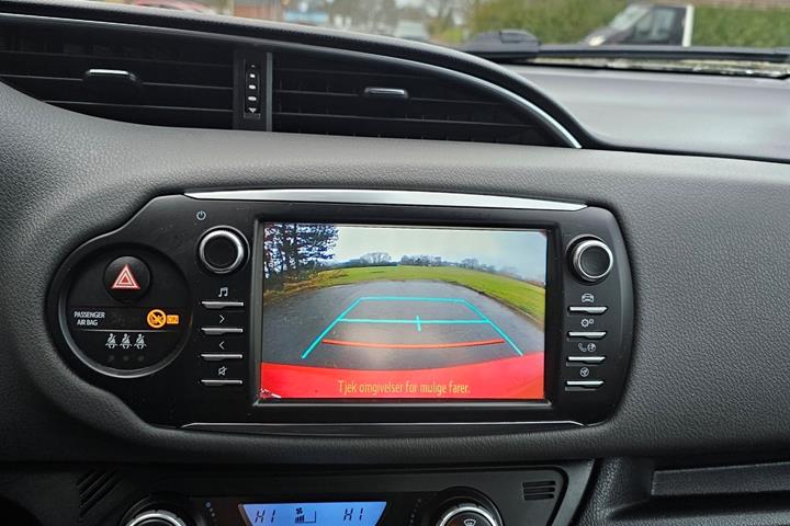 Rød Toyota Yaris fra 2020